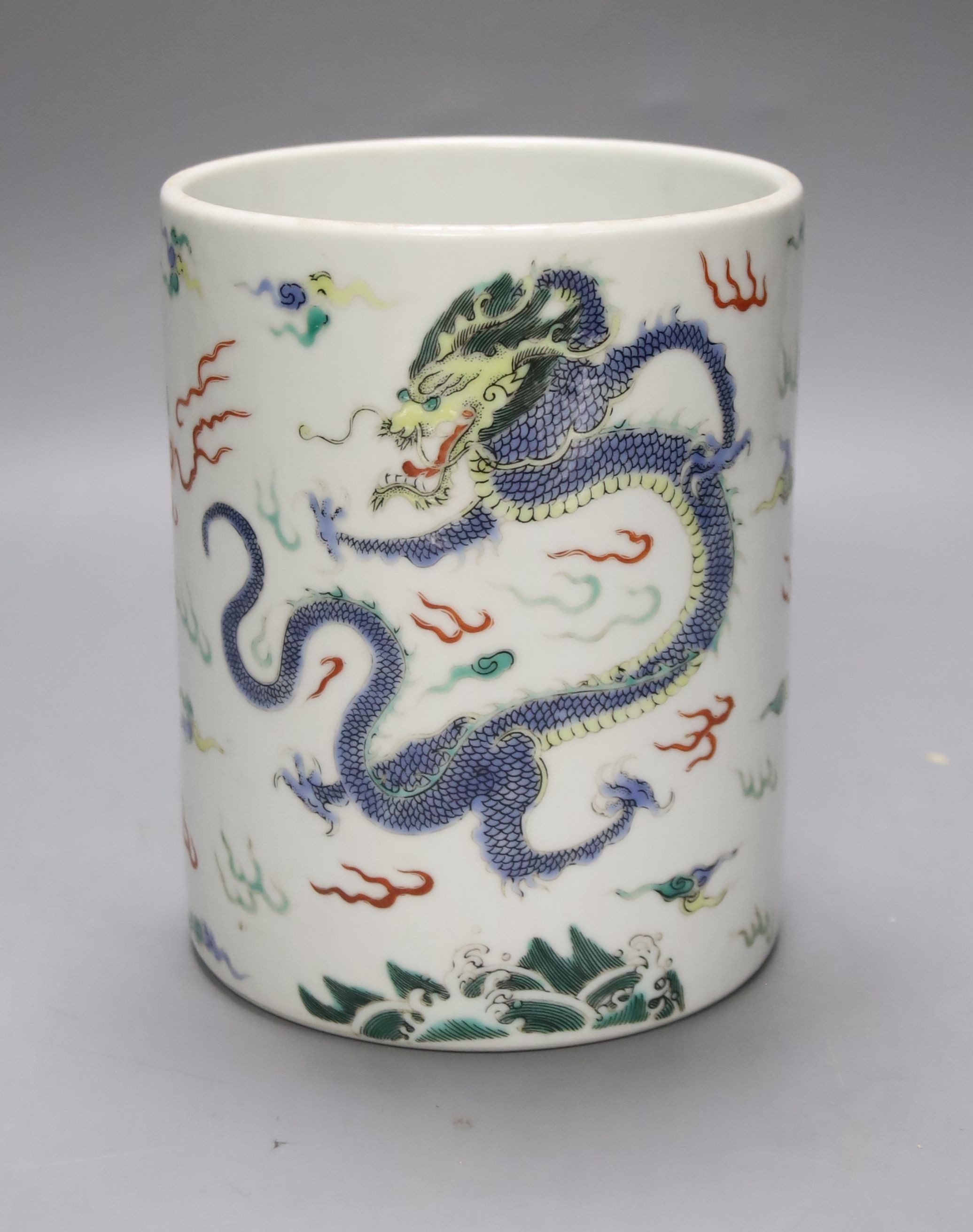 A Chinese famille verte dragon brushpot 14cm